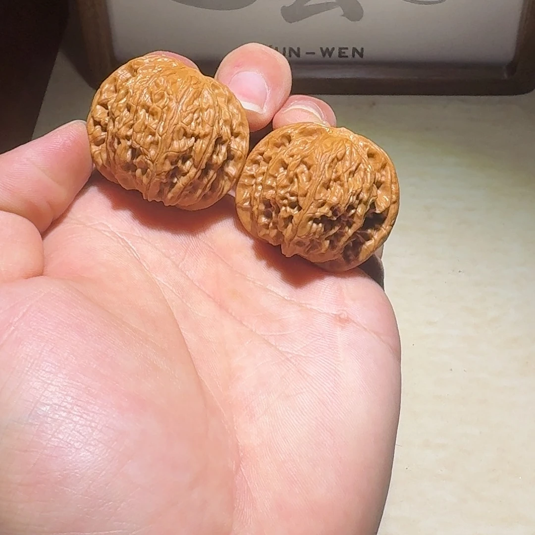 ****8文玩核桃吊坠磨盘