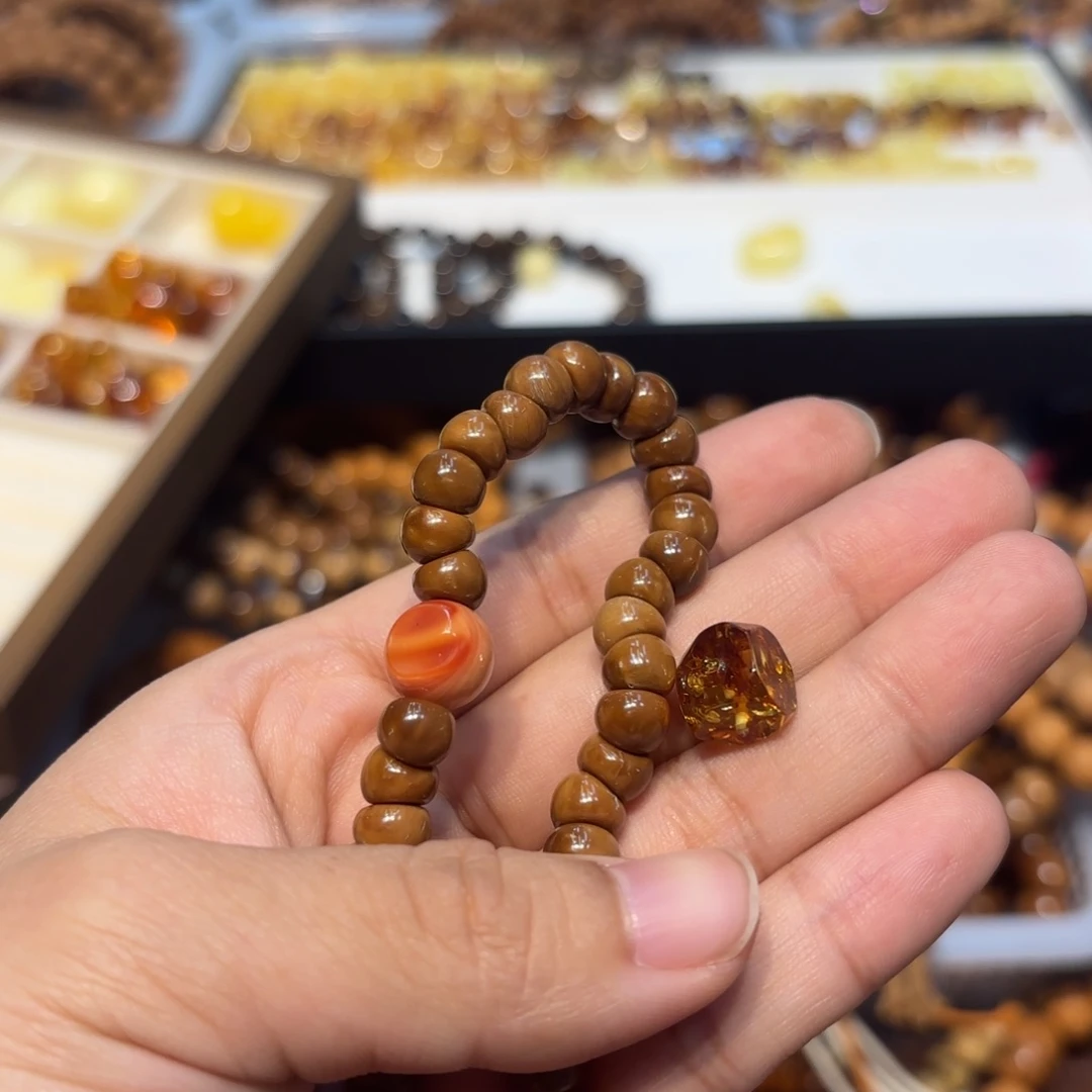 小***子蜜蜡未镶嵌颈饰配饰2颗