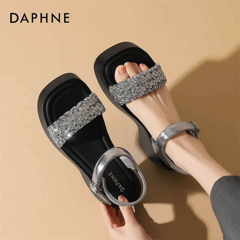 达芙妮凉鞋女款2025新款夏季外穿水钻绝美配裙子坡跟松糕厚底女鞋