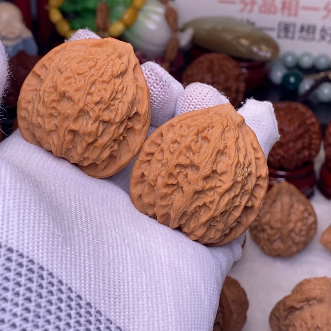阔***子文玩核桃吊坠金牛