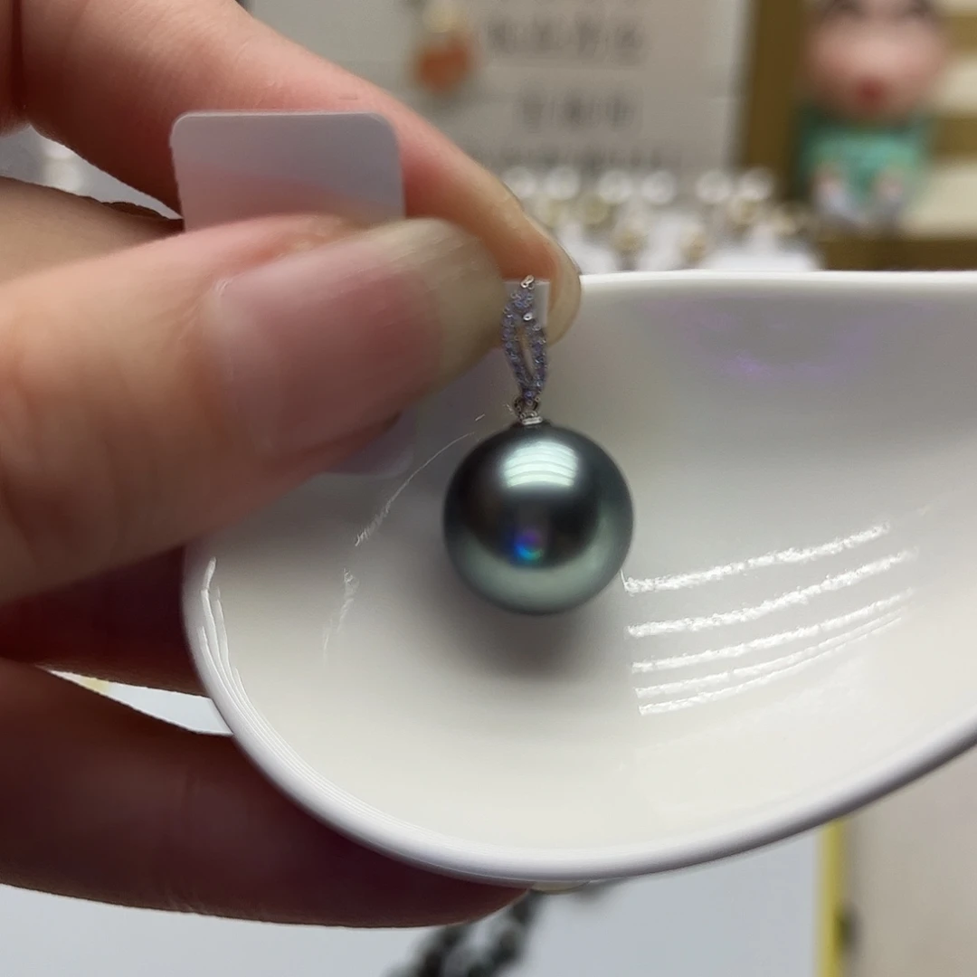 颈饰18K金镶嵌海水珍珠