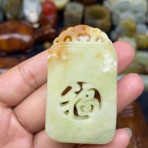 未镶嵌蛇纹石玉颈饰86