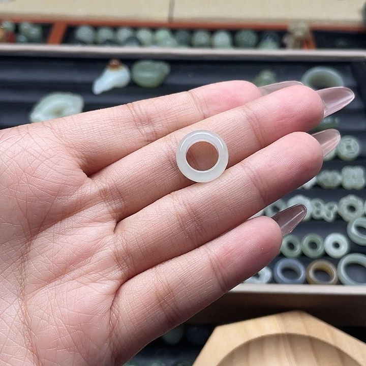 羊****和田玉（糖玉）未镶嵌珠宝半成品