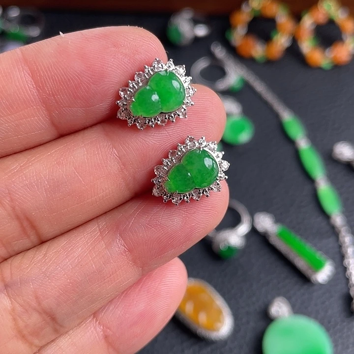 翡翠18K金镶嵌耳饰绿湖楼下