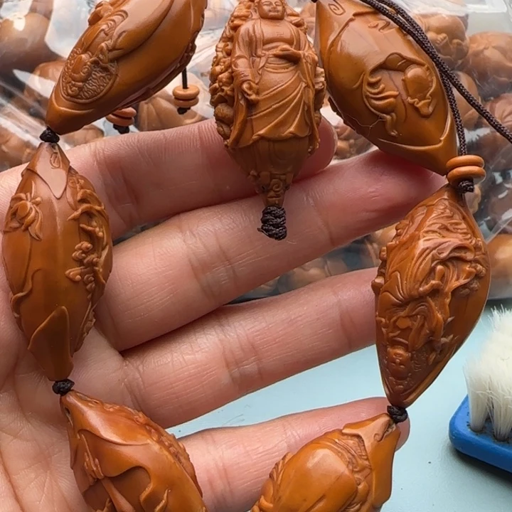 橄榄核手串雕刻工艺