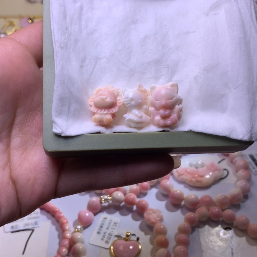 【闪购商品】查罗石颈饰合金福利