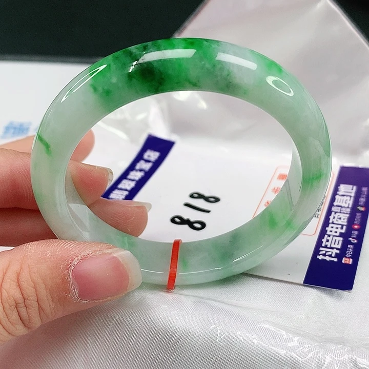 翡翠手镯未镶嵌翡翠