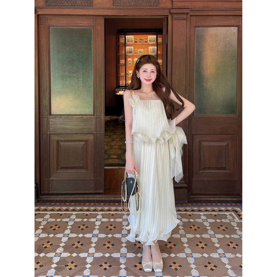 GA盈瓷白色清冷三宅压褶遮肉吊带半身裙两件套 25SS1310/25SS1311
