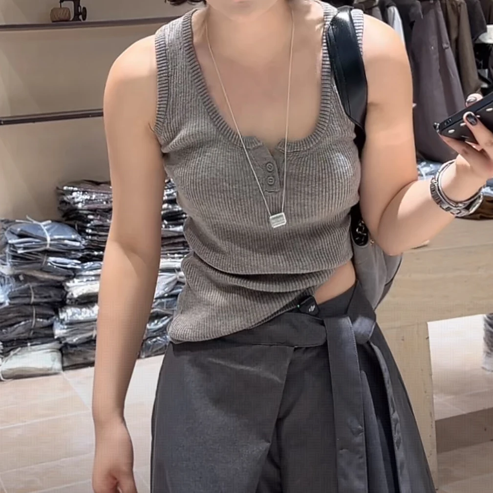 法式轻熟风背心吊带打底2025新款显瘦百搭简约纯色透气运动时尚