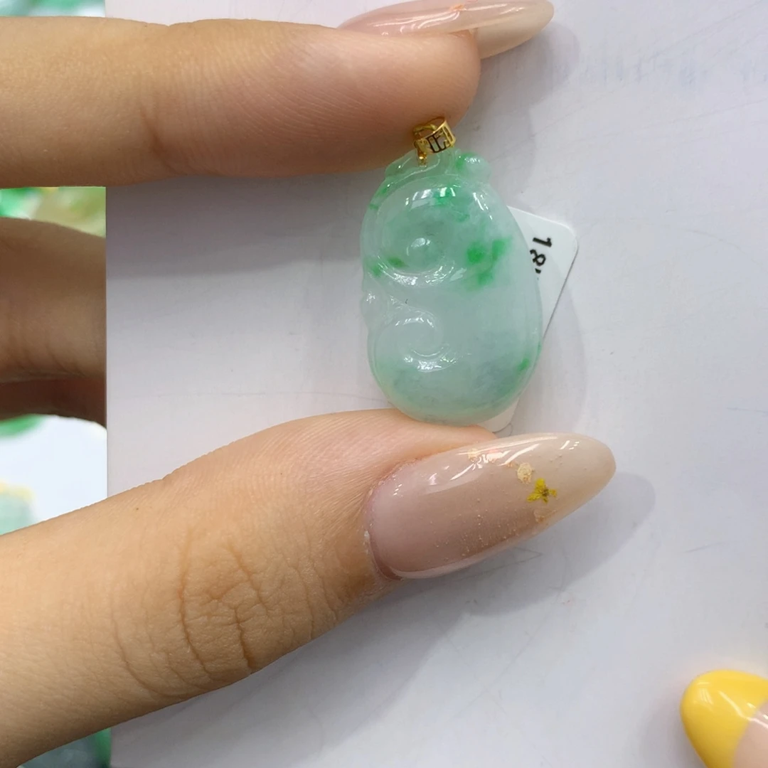 颈饰18K金镶嵌翡翠
