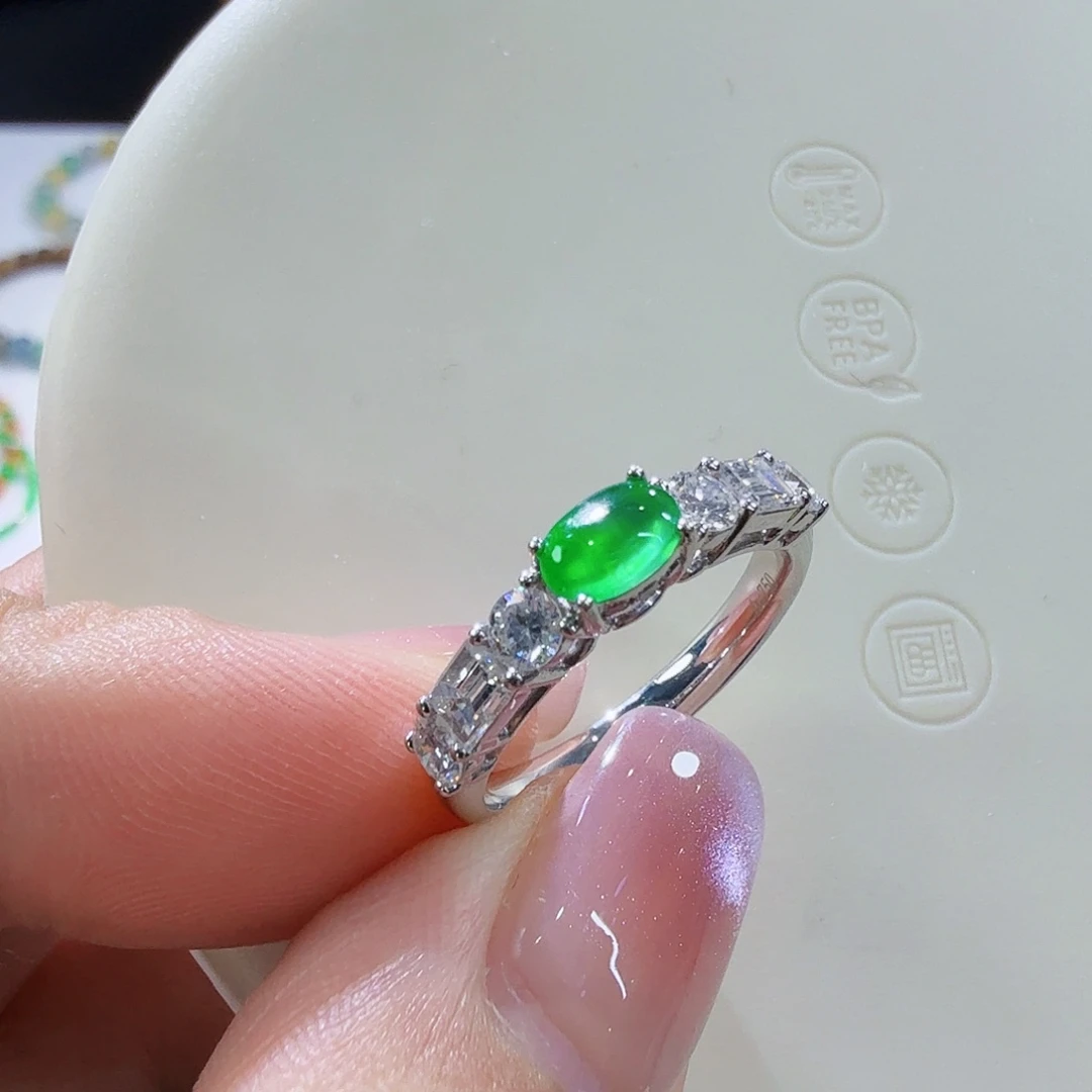 翡翠18K金镶嵌颈饰戒指