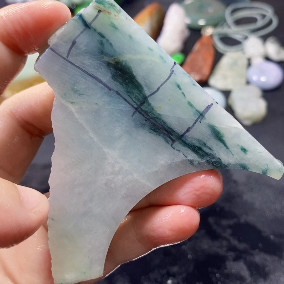 翡翠未镶嵌颈饰085号