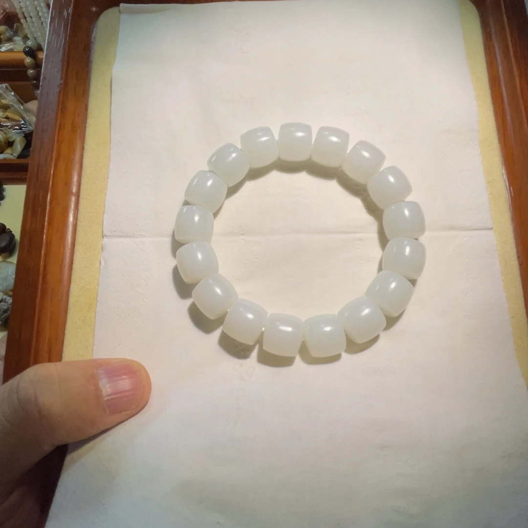 哪***吒和田玉未镶嵌手链