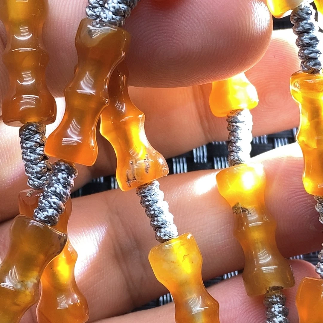 未镶嵌颈饰玛瑙/玉髓征*