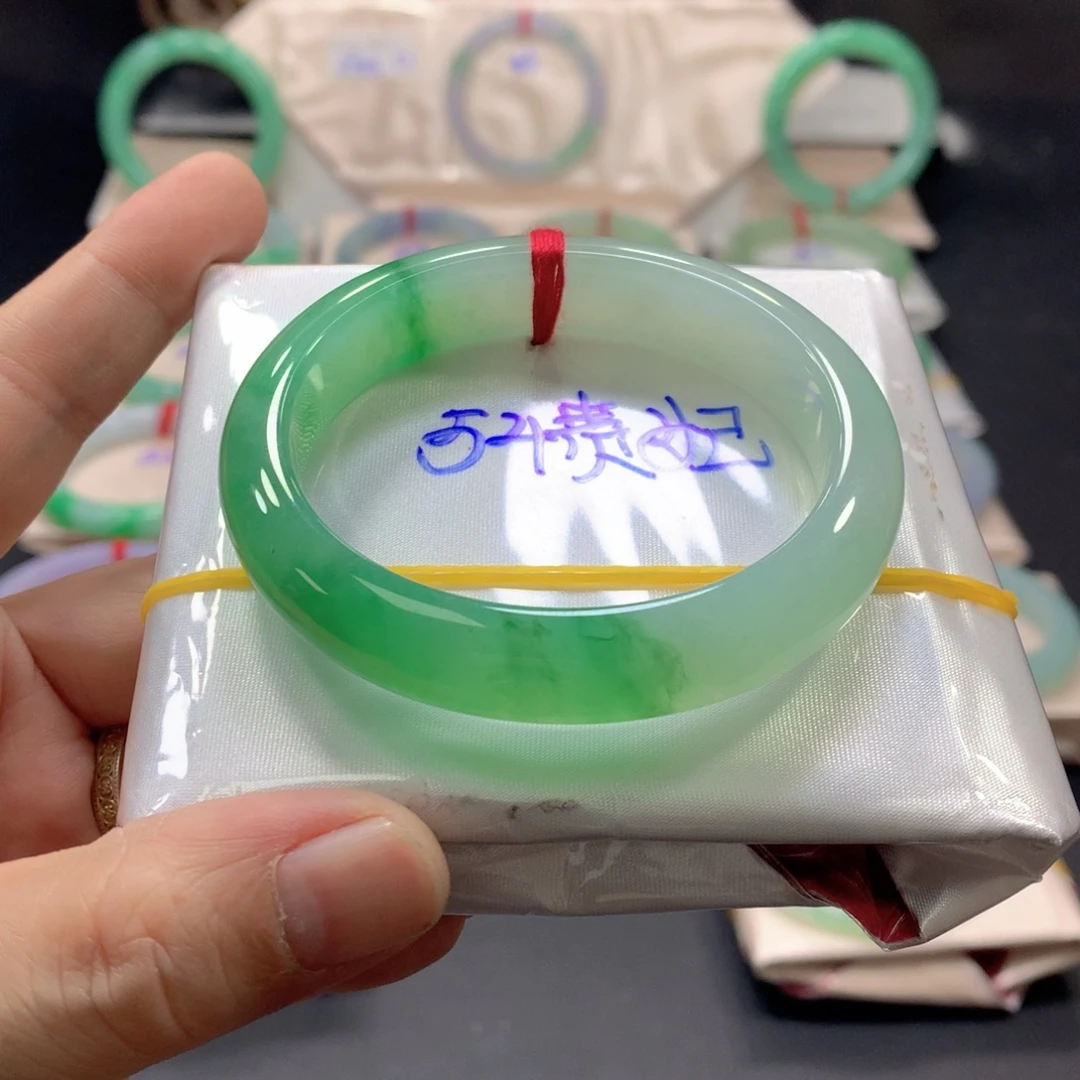 翡翠未镶嵌手镯54贵妃