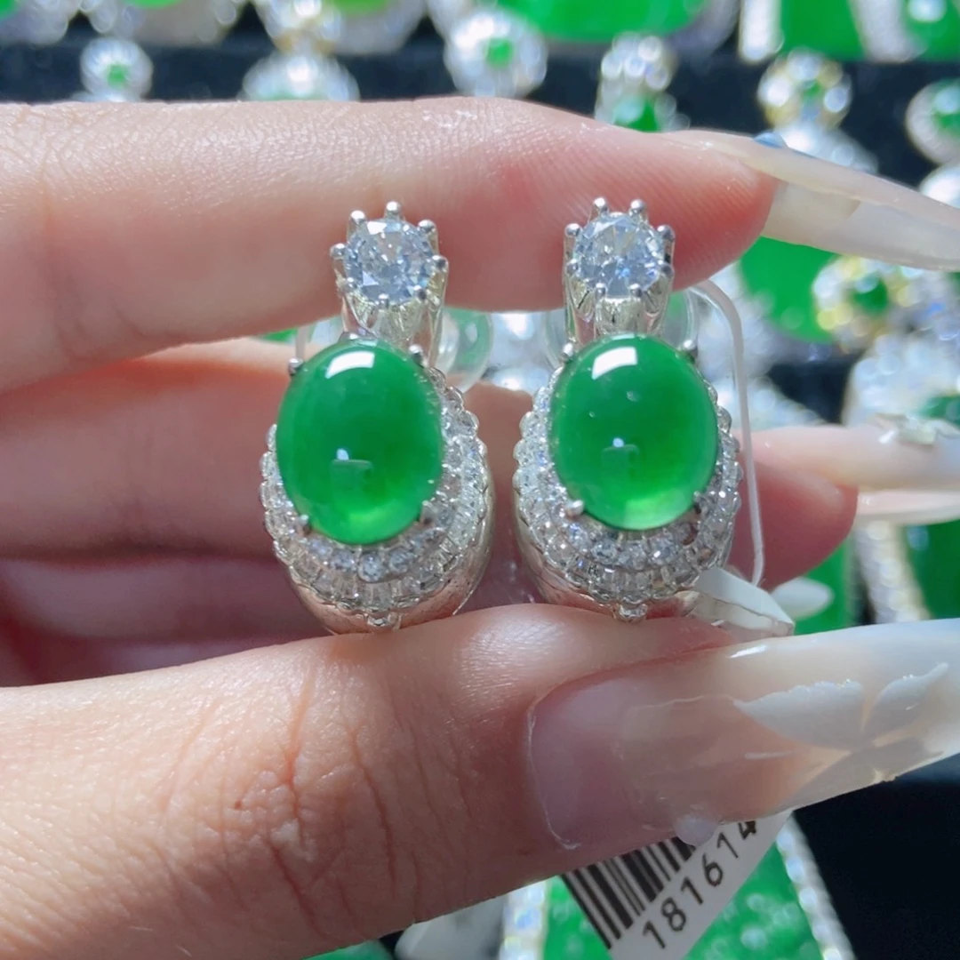 翡翠未镶嵌颈饰18。