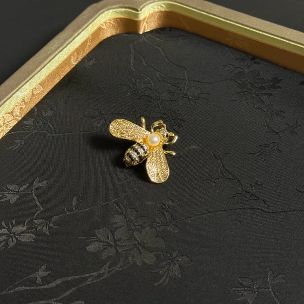 【蜜】天然淡水珍珠蜜蜂胸针Y782