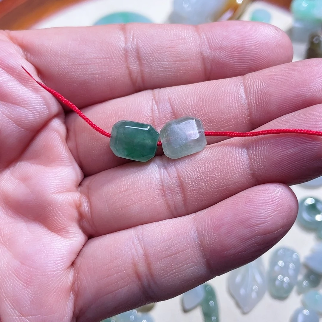 颈饰未镶嵌翡翠梦****顶珠两颗