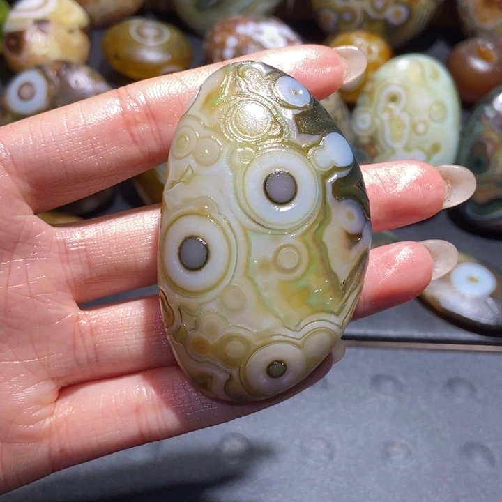 【闪购商品】未镶嵌玛瑙/玉髓珠宝奇石o o