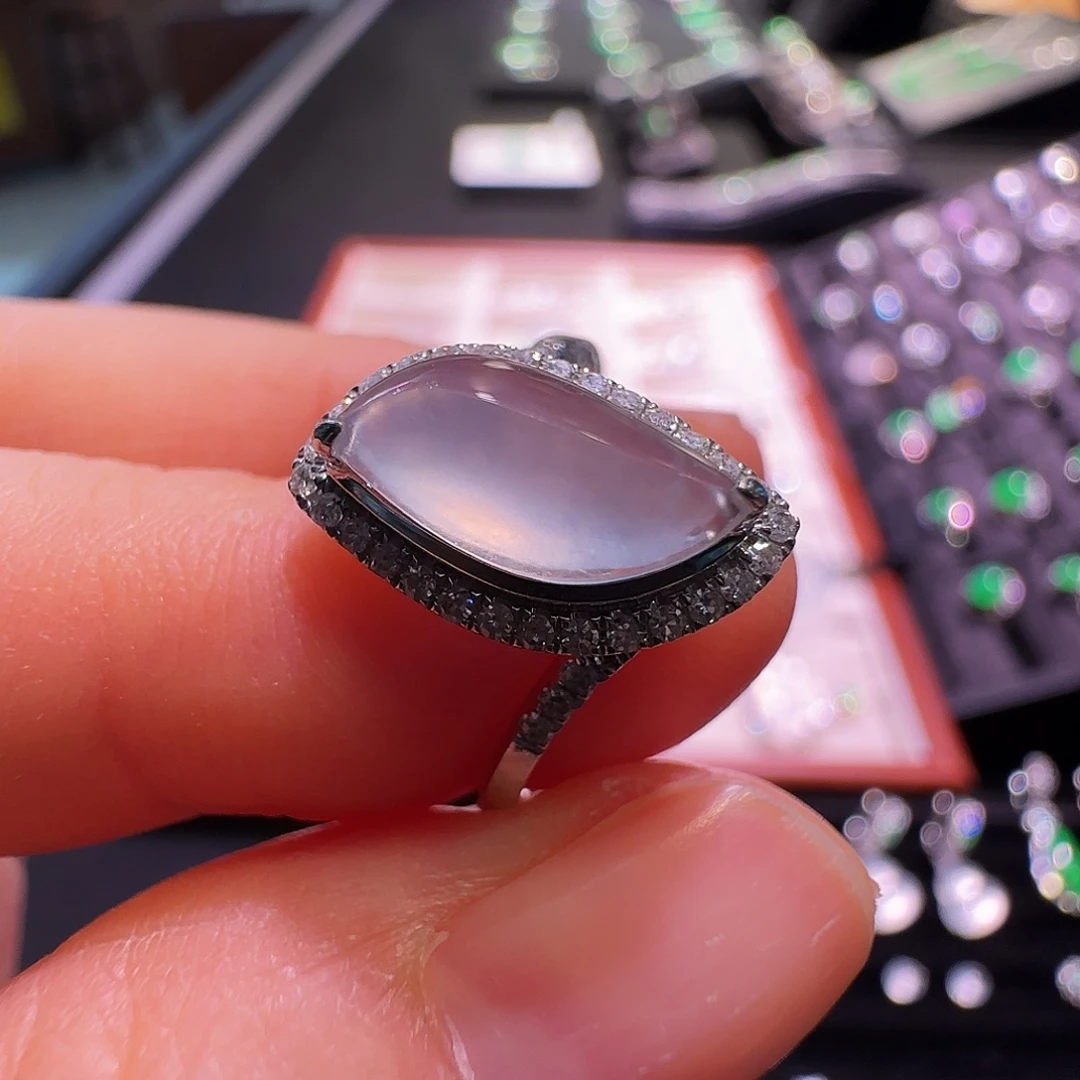 翡翠18K金镶嵌戒指