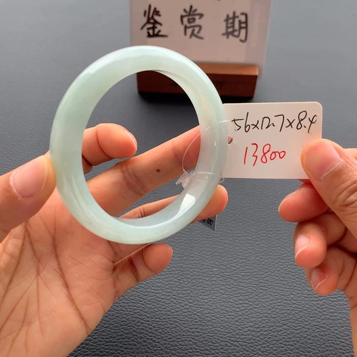 翡翠手镯未镶嵌翡翠手镯