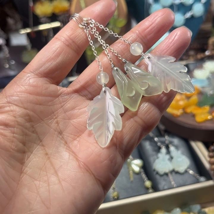 未镶嵌蛇纹石玉耳饰
