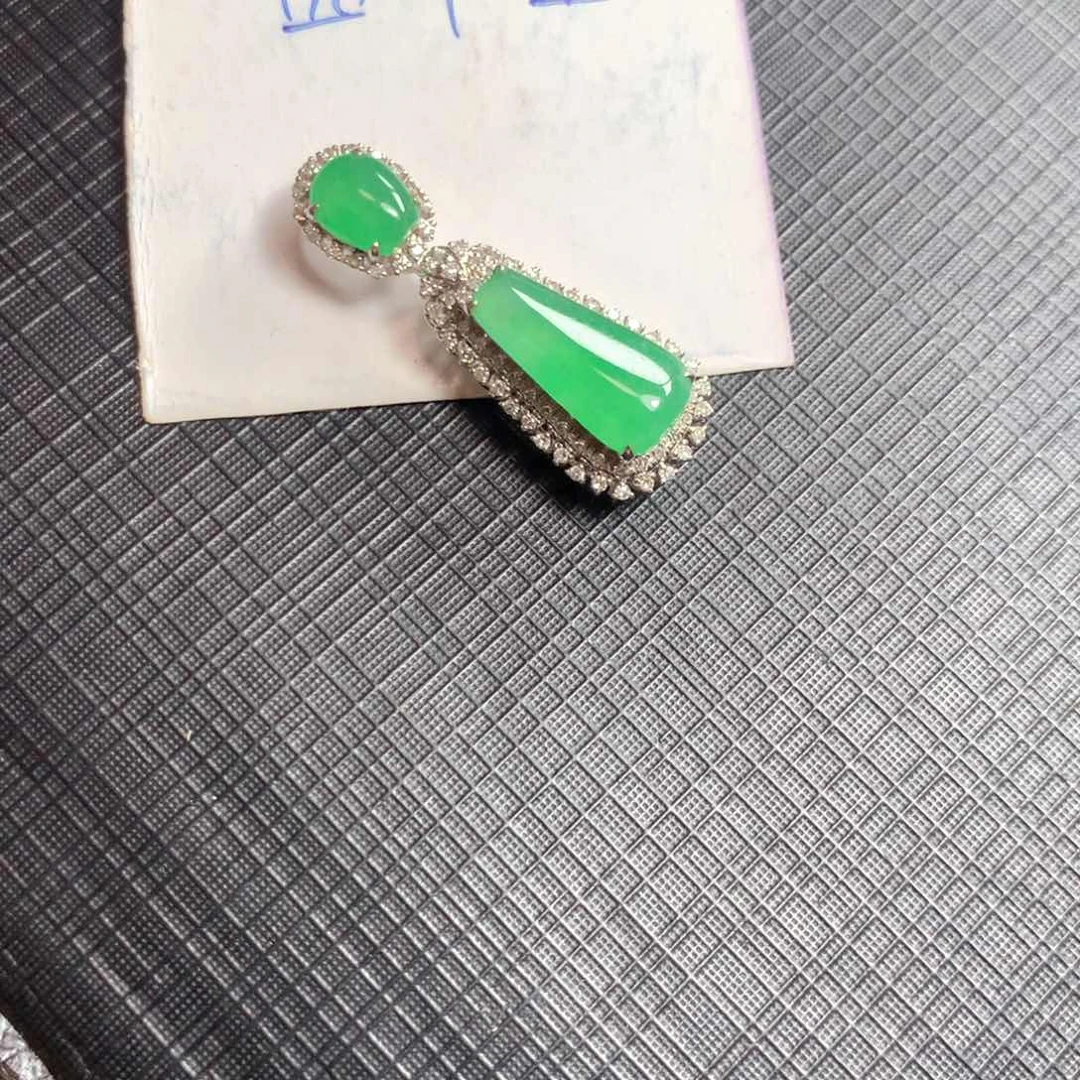 颈饰18K金镶嵌翡翠翡翠