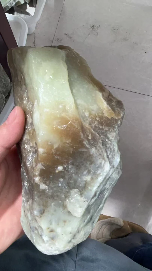 糖白和田玉原石毛料