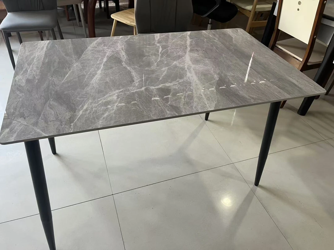 小餐桌，岩板，机简风格