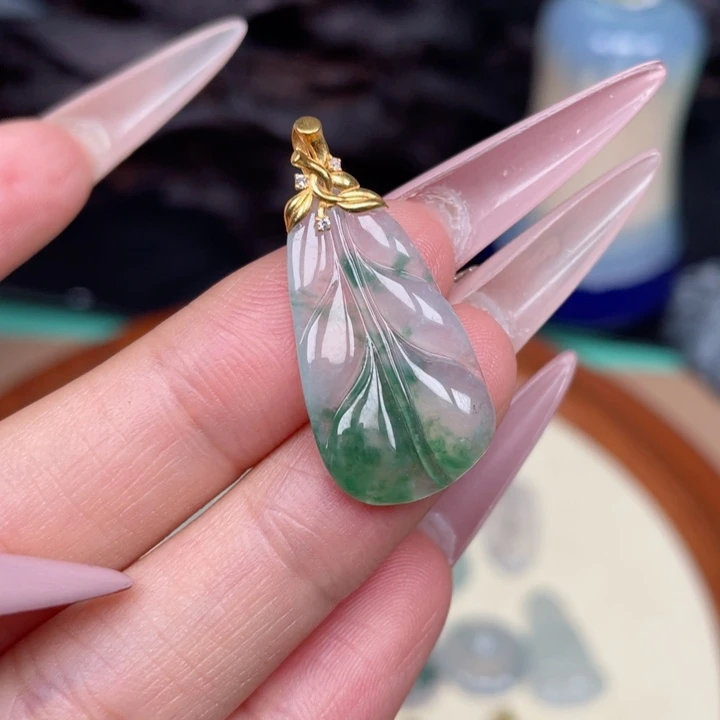 翡翠18K金镶嵌颈饰