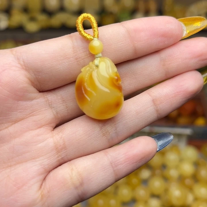 蜜蜡未镶嵌珠宝奇石196-天然蜜蜡原矿满蜡俏色钱袋吊坠
