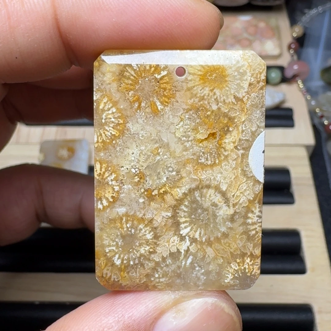 未镶嵌纯天然色有机玉石保真色硅化玉