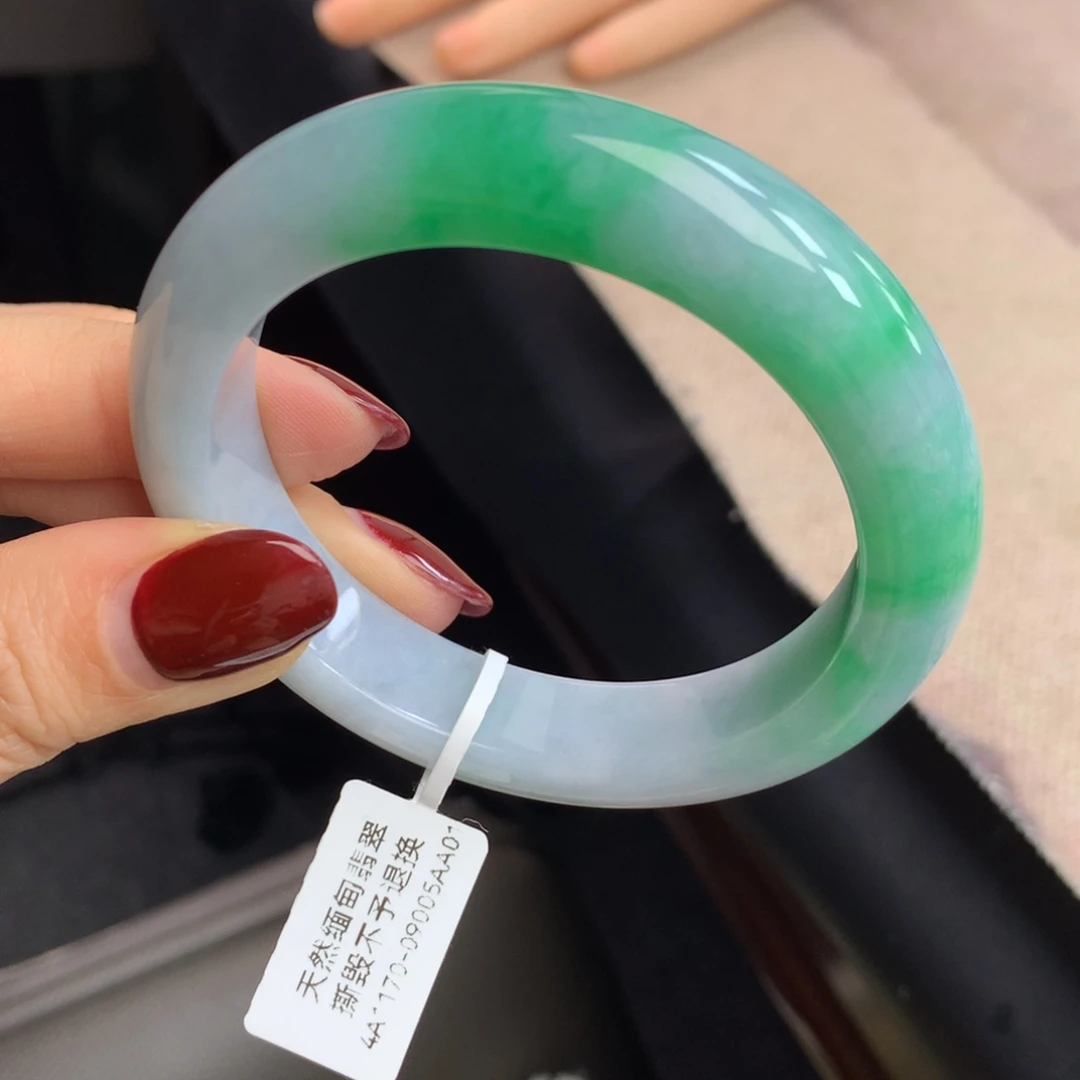 翡翠未镶嵌手镯阳绿