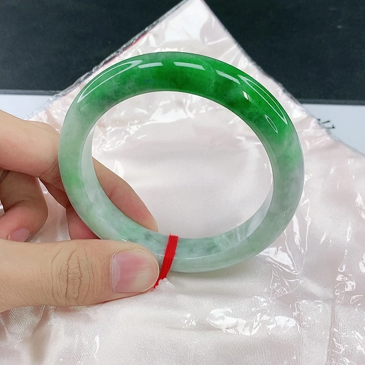 翡翠未镶嵌手镯圈63。0B046