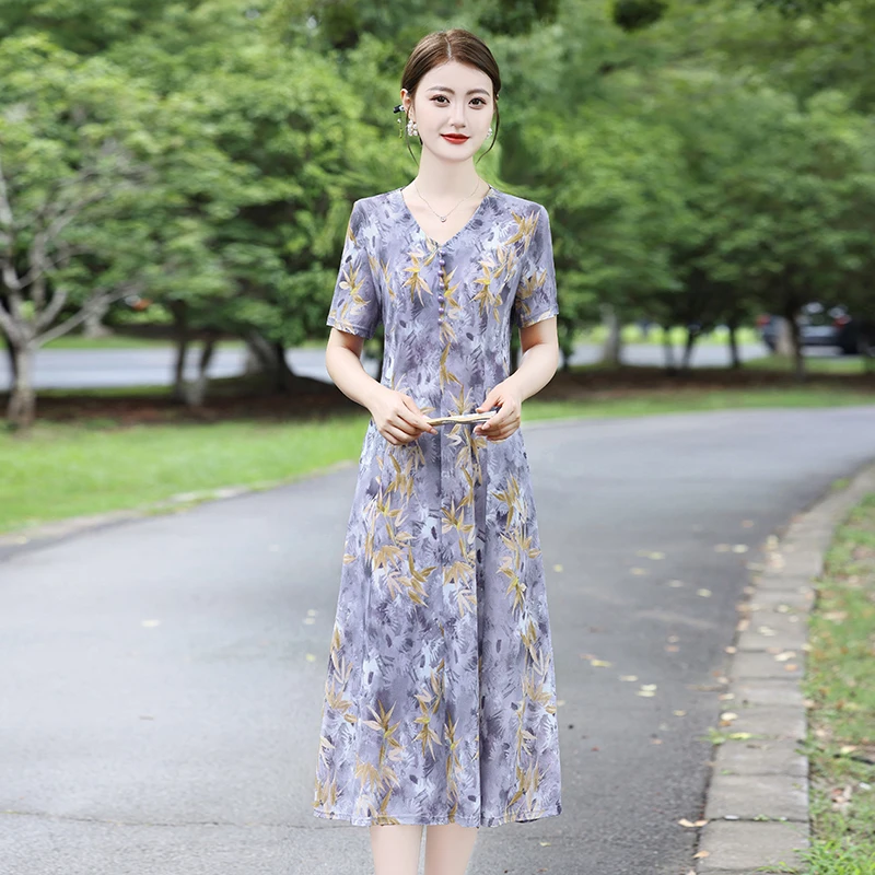 妈妈装夏季中长款短袖碎花连衣裙中老年女装冰丝千孔丝裙子薄大码