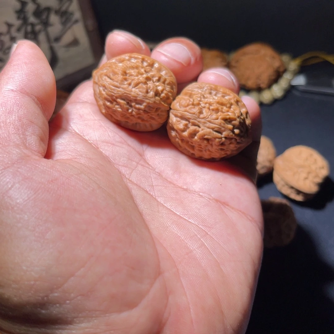 小***虎文玩核桃把件野生