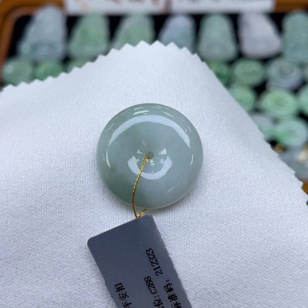 颈饰未镶嵌翡翠平安扣