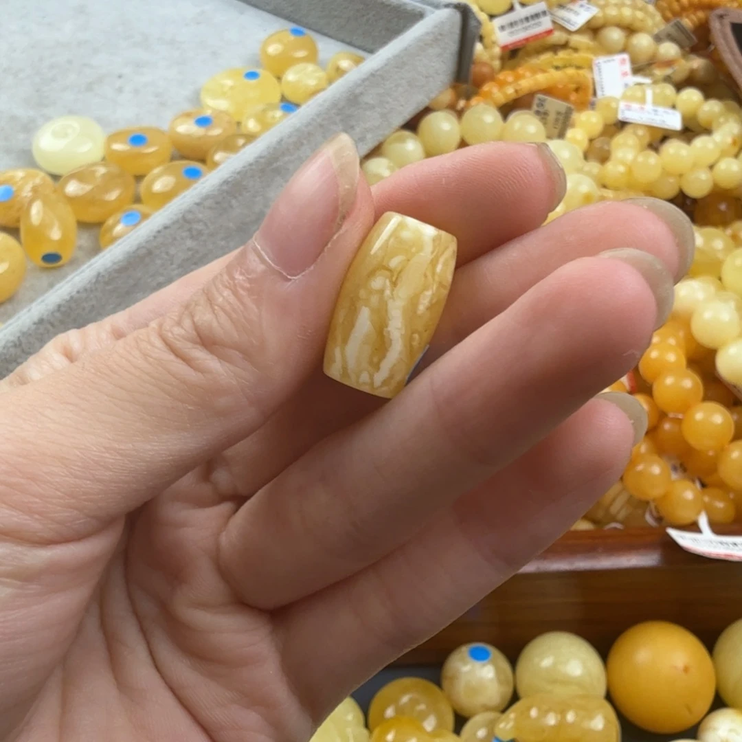 未镶嵌琥珀珠宝奇石