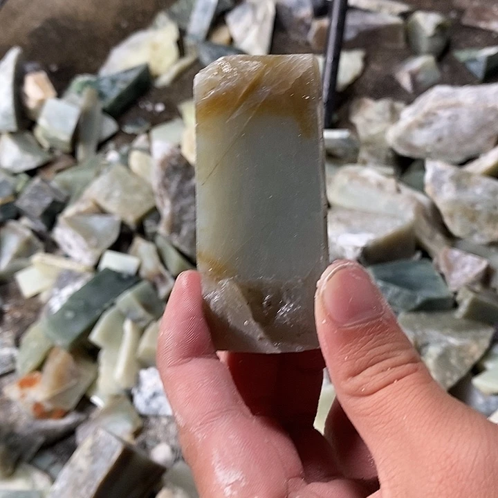 唯***士和田玉（糖玉）未镶嵌珠宝半成品