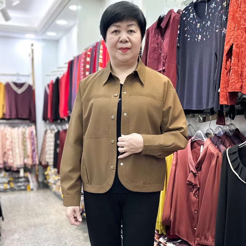 妈妈秋装外套时尚洋气短款风衣2025新款中老年女春秋宽松翻领夹克
