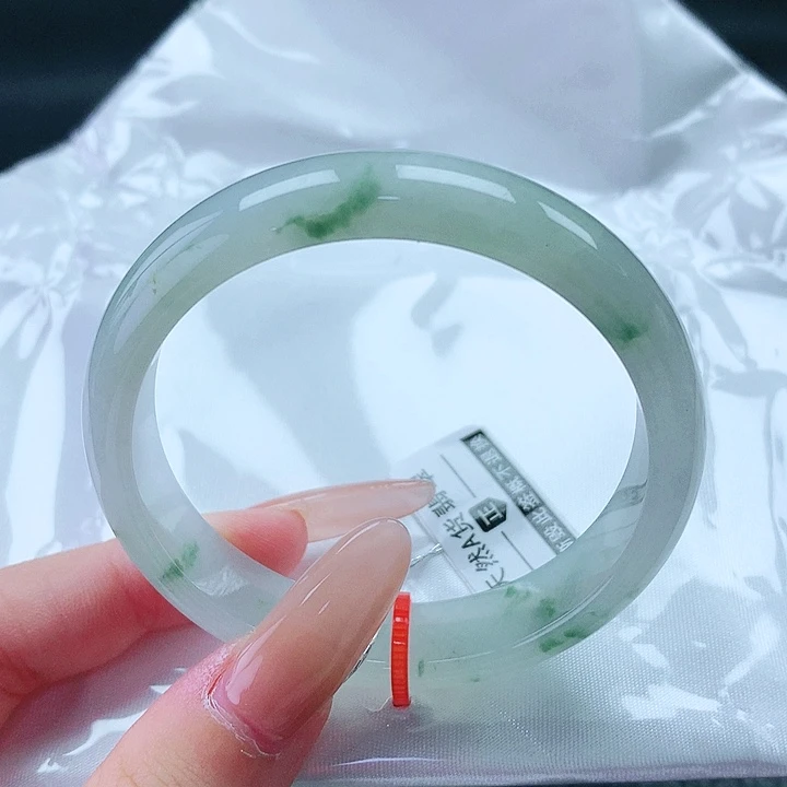 翡翠手镯未镶嵌50圈