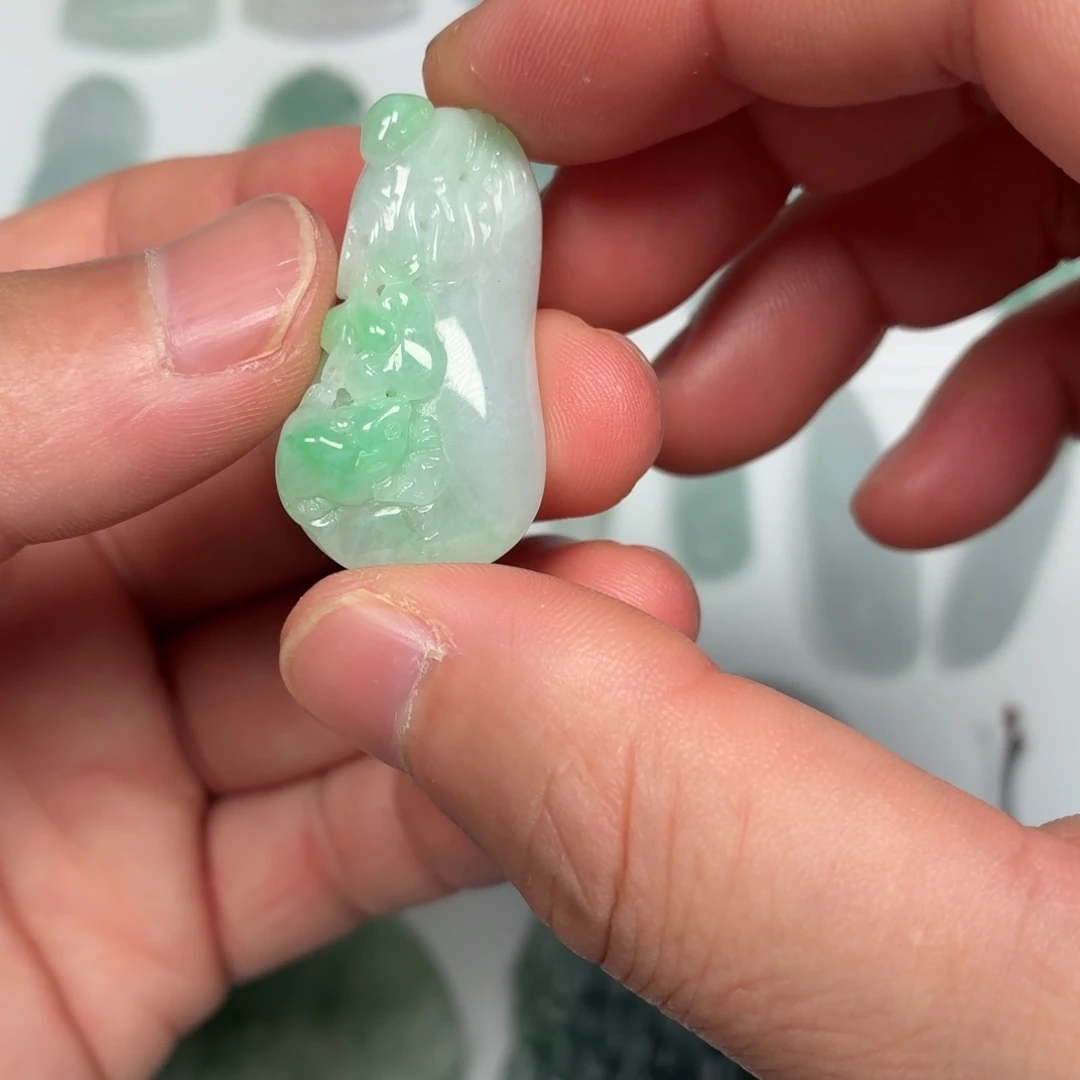 翡翠未镶嵌颈饰福袋