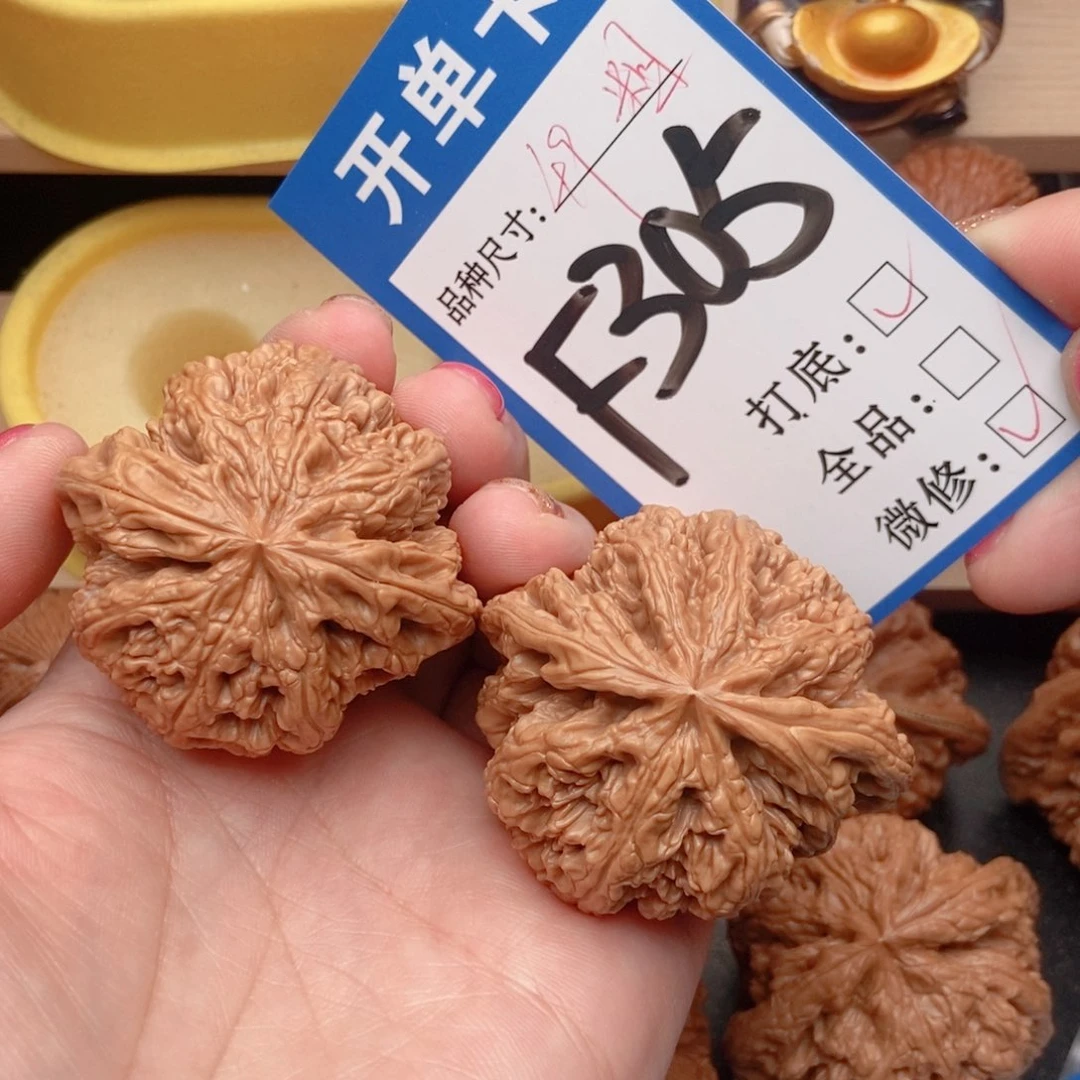 谢***店桃核吊坠核桃粗筋