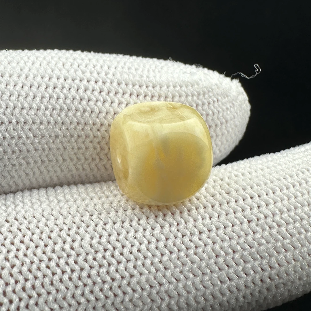 J4365天然原矿俄料蜜蜡瓷白花四方珠 9.1mm支持复检