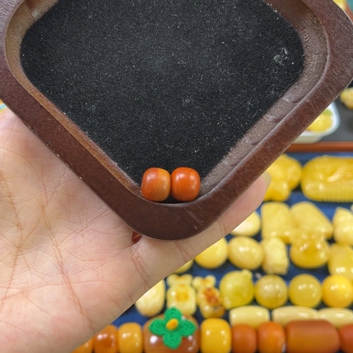 琥珀未镶嵌裸石卡10加老蜡橘皮墩一对