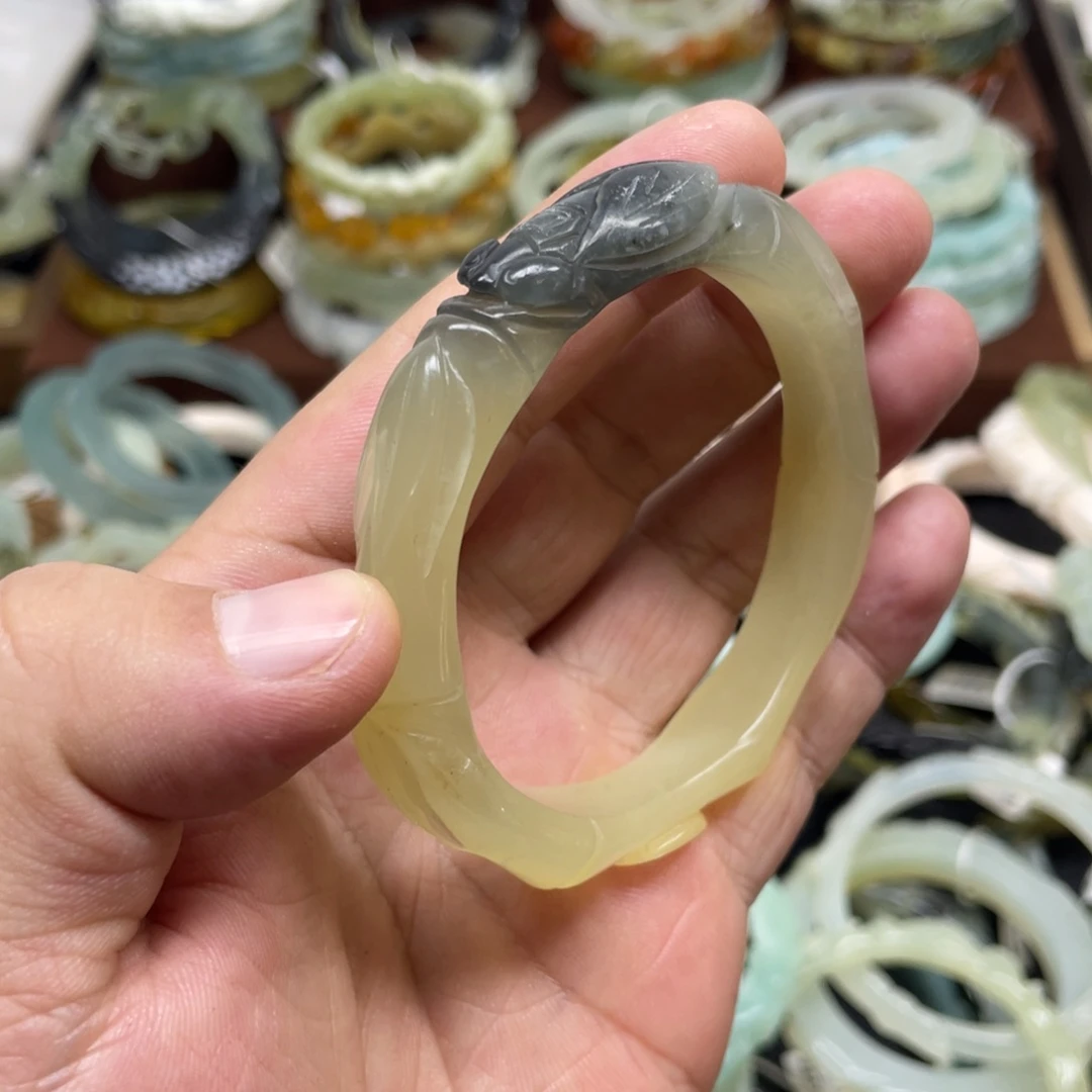 蛇纹石玉未镶嵌手镯