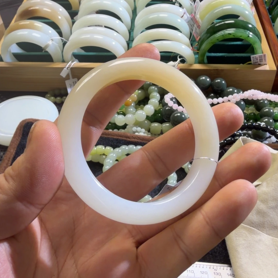 和田玉未镶嵌手镯