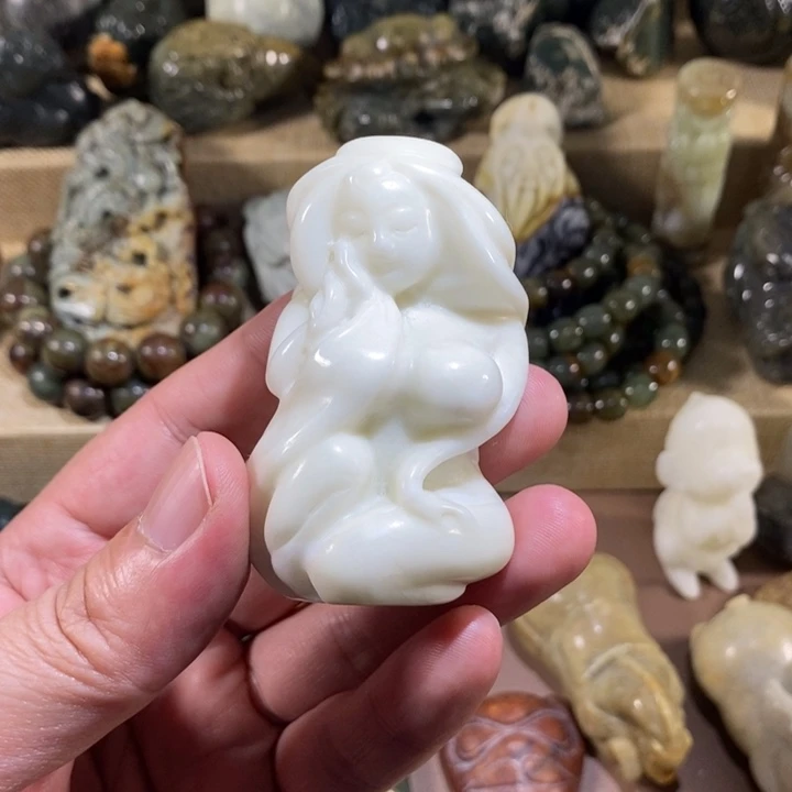 透闪石质玉未镶嵌挂件