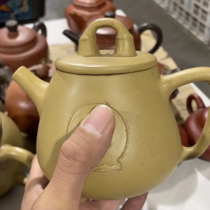 老厂紫砂壶一件。