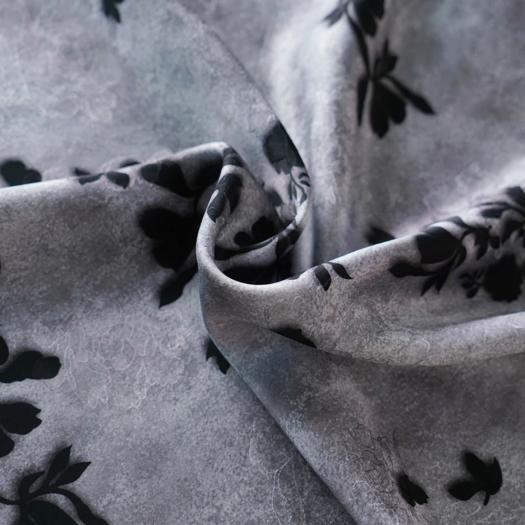 【花枝灰】100%人丝提花晕染浮雕小簇花团旗袍奥黛吊带裙服装面料